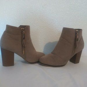 Apt. 9 women's size 8.5 tan high heel ankle boots
